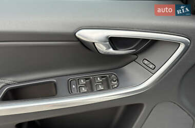 Внедорожник / Кроссовер Volvo XC60 2015 в 