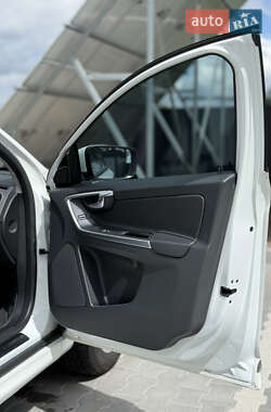 Внедорожник / Кроссовер Volvo XC60 2015 в 