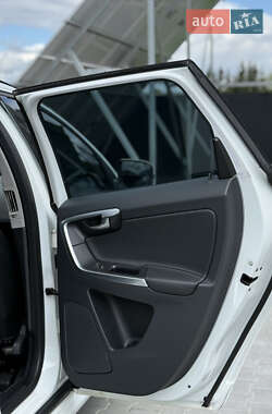 Внедорожник / Кроссовер Volvo XC60 2015 в 