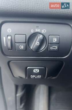 Позашляховик / Кросовер Volvo XC60 2013 в 