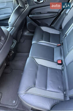 Внедорожник / Кроссовер Volvo XC60 2021 в 