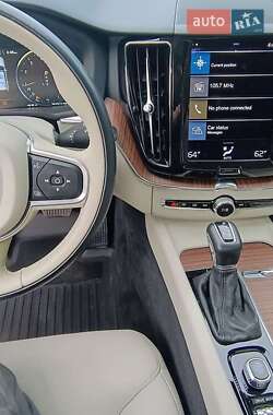 Позашляховик / Кросовер Volvo XC60 2020 в 