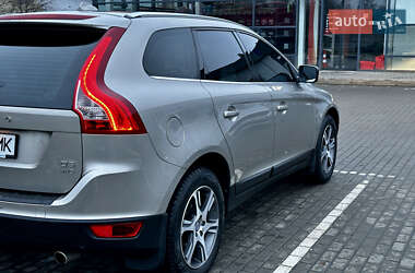 Внедорожник / Кроссовер Volvo XC60 2012 в 