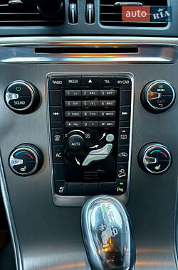 Внедорожник / Кроссовер Volvo XC60 2012 в 