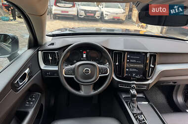 Внедорожник / Кроссовер Volvo XC60 2017 в 
