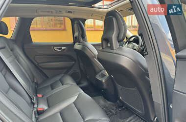 Внедорожник / Кроссовер Volvo XC60 2017 в 