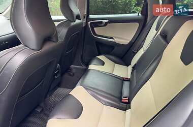 Внедорожник / Кроссовер Volvo XC60 2016 в 