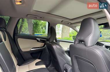 Внедорожник / Кроссовер Volvo XC60 2016 в 