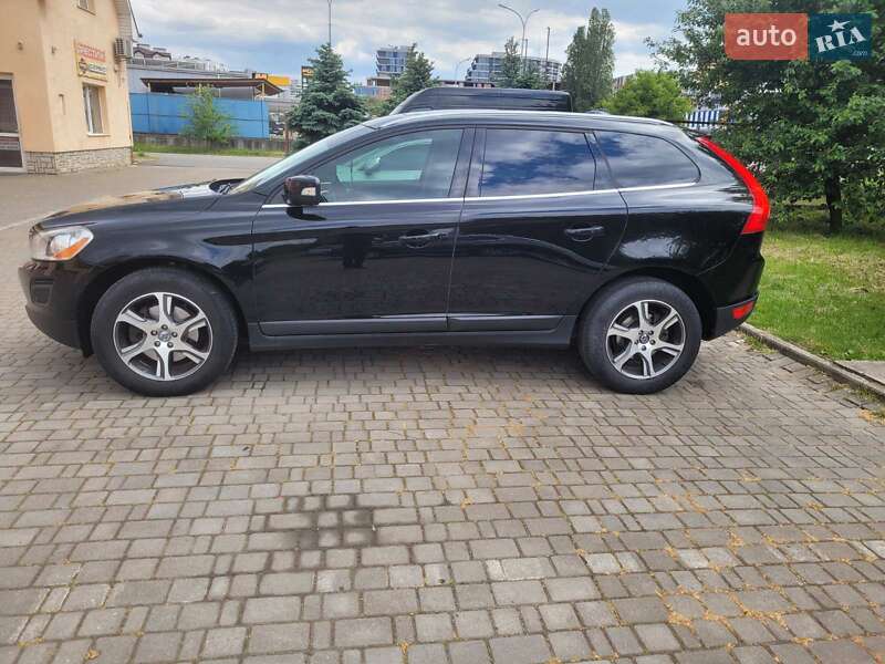 Внедорожник / Кроссовер Volvo XC60 2012 в Ужгороде