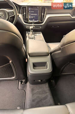 Внедорожник / Кроссовер Volvo XC60 2018 в 