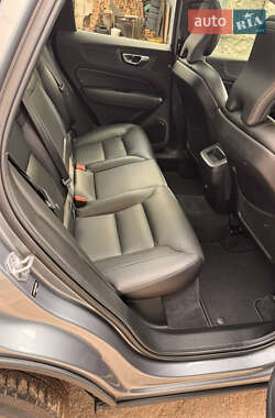 Внедорожник / Кроссовер Volvo XC60 2018 в 