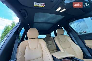 Внедорожник / Кроссовер Volvo XC60 2024 в 