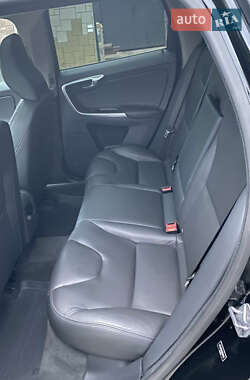 Внедорожник / Кроссовер Volvo XC60 2015 в 