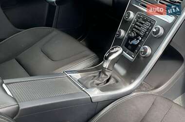 Внедорожник / Кроссовер Volvo XC60 2015 в 