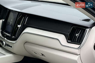 Внедорожник / Кроссовер Volvo XC60 2020 в 