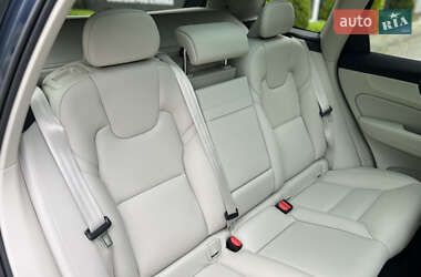 Внедорожник / Кроссовер Volvo XC60 2020 в 
