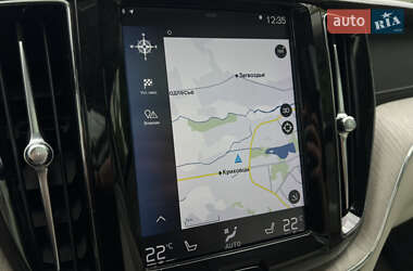 Внедорожник / Кроссовер Volvo XC60 2020 в 