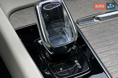 Внедорожник / Кроссовер Volvo XC60 2020 в 