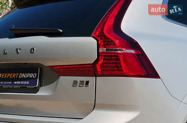Внедорожник / Кроссовер Volvo XC60 2023 в 