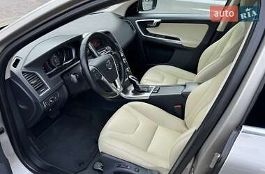 Позашляховик / Кросовер Volvo XC60 2016 в 