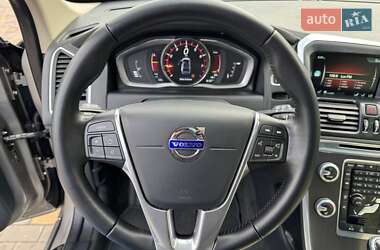 Позашляховик / Кросовер Volvo XC60 2016 в 