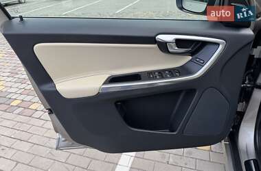 Позашляховик / Кросовер Volvo XC60 2016 в 