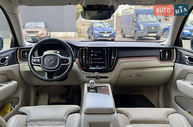 Позашляховик / Кросовер Volvo XC60 2020 в 