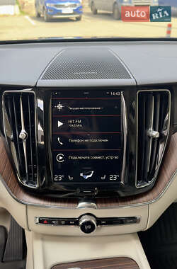 Позашляховик / Кросовер Volvo XC60 2020 в 