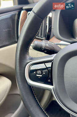 Позашляховик / Кросовер Volvo XC60 2020 в 
