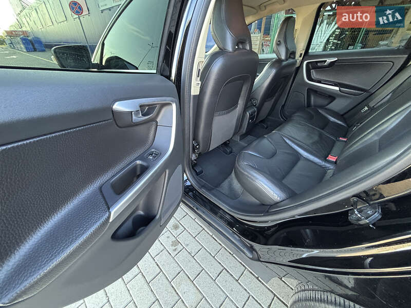 Внедорожник / Кроссовер Volvo XC60 2009 в Нововолынске