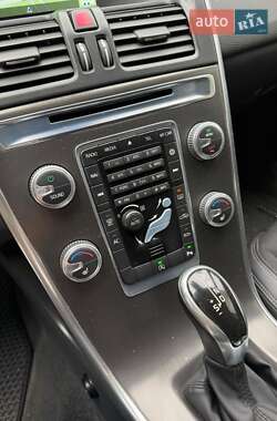 Внедорожник / Кроссовер Volvo XC60 2015 в 