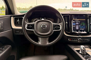 Внедорожник / Кроссовер Volvo XC60 2018 в 