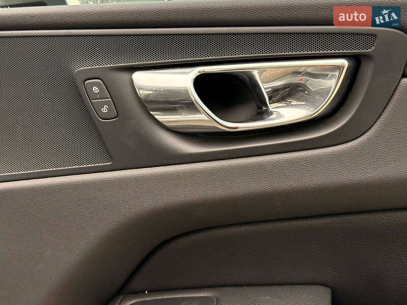 Внедорожник / Кроссовер Volvo XC60 2018 в Львове