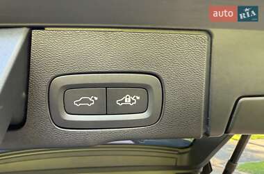 Внедорожник / Кроссовер Volvo XC60 2023 в 