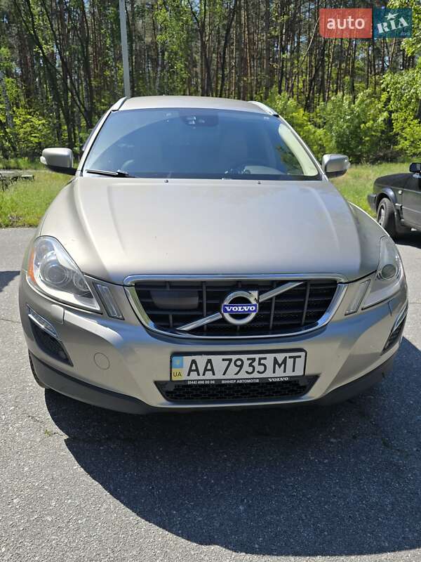 Внедорожник / Кроссовер Volvo XC60 2013 в 