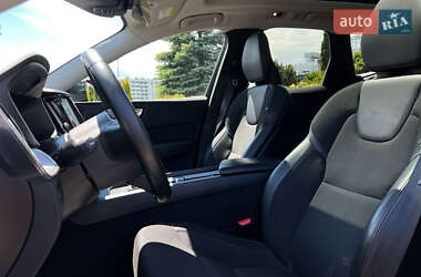Внедорожник / Кроссовер Volvo XC60 2020 в 
