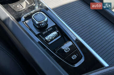 Внедорожник / Кроссовер Volvo XC60 2020 в 