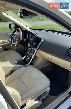 Внедорожник / Кроссовер Volvo XC60 2013 в 