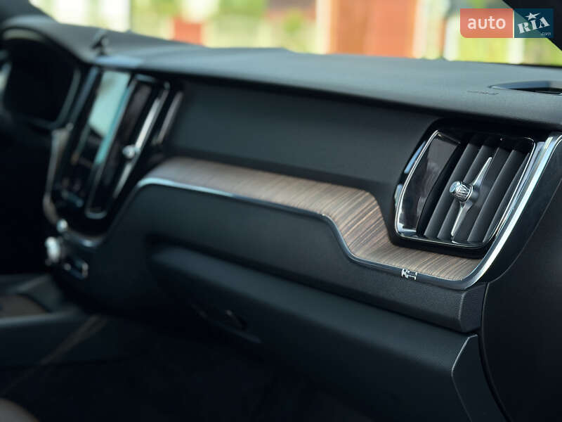 Позашляховик / Кросовер Volvo XC60 2021 в Дніпрі