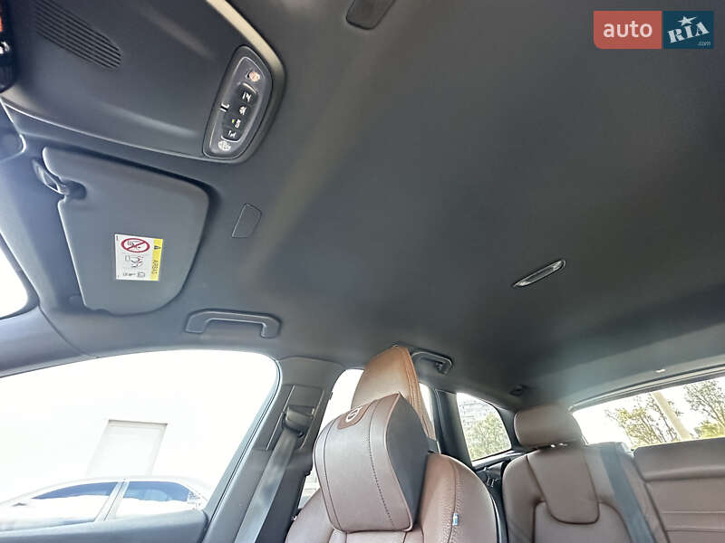 Позашляховик / Кросовер Volvo XC60 2021 в Дніпрі