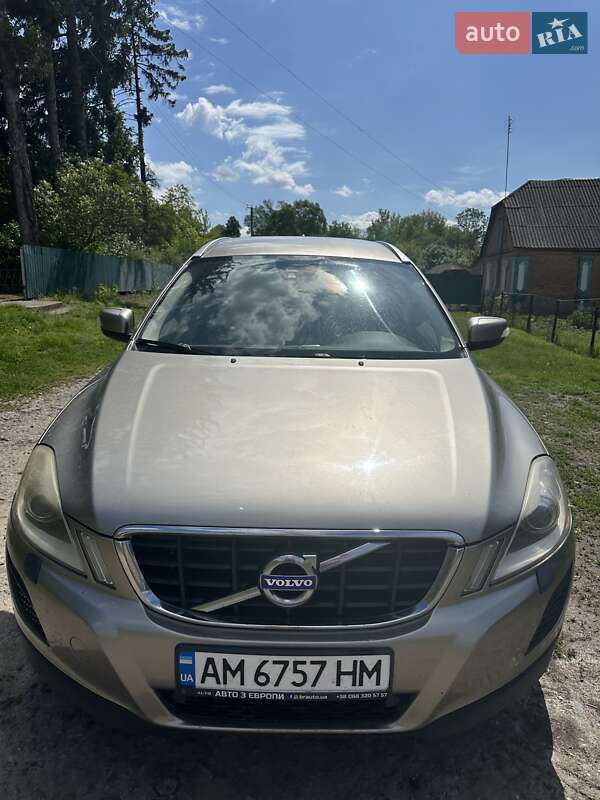 Внедорожник / Кроссовер Volvo XC60 2011 в 