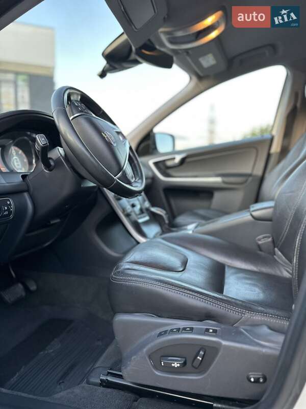 Позашляховик / Кросовер Volvo XC60 2015 в Городенці