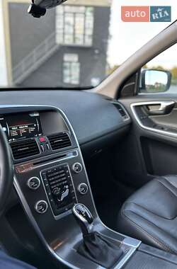 Позашляховик / Кросовер Volvo XC60 2015 в 