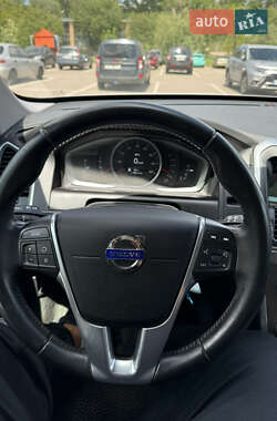 Внедорожник / Кроссовер Volvo XC60 2015 в 
