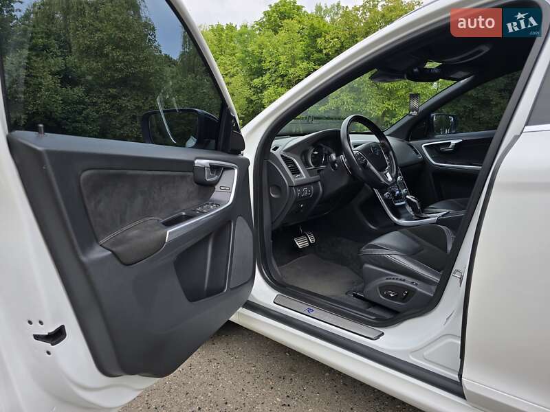 Внедорожник / Кроссовер Volvo XC60 2017 в Калуше