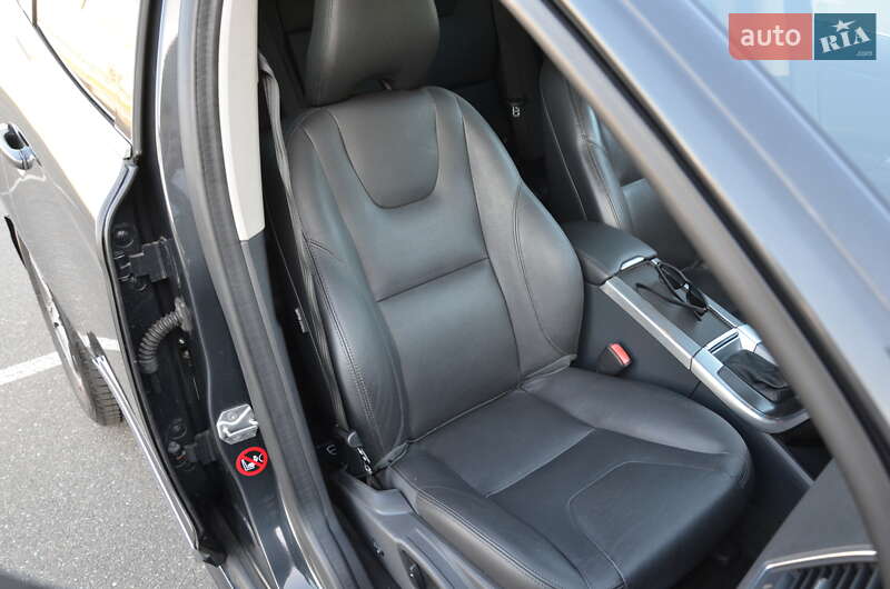 Внедорожник / Кроссовер Volvo XC60 2014 в Киеве