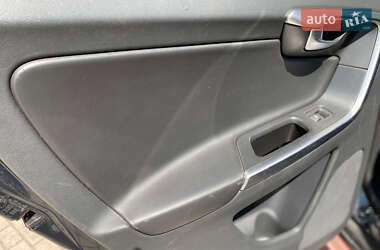 Внедорожник / Кроссовер Volvo XC60 2012 в 