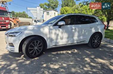 Внедорожник / Кроссовер Volvo XC60 2017 в 