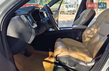 Внедорожник / Кроссовер Volvo XC60 2017 в 