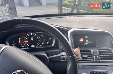 Внедорожник / Кроссовер Volvo XC60 2016 в 